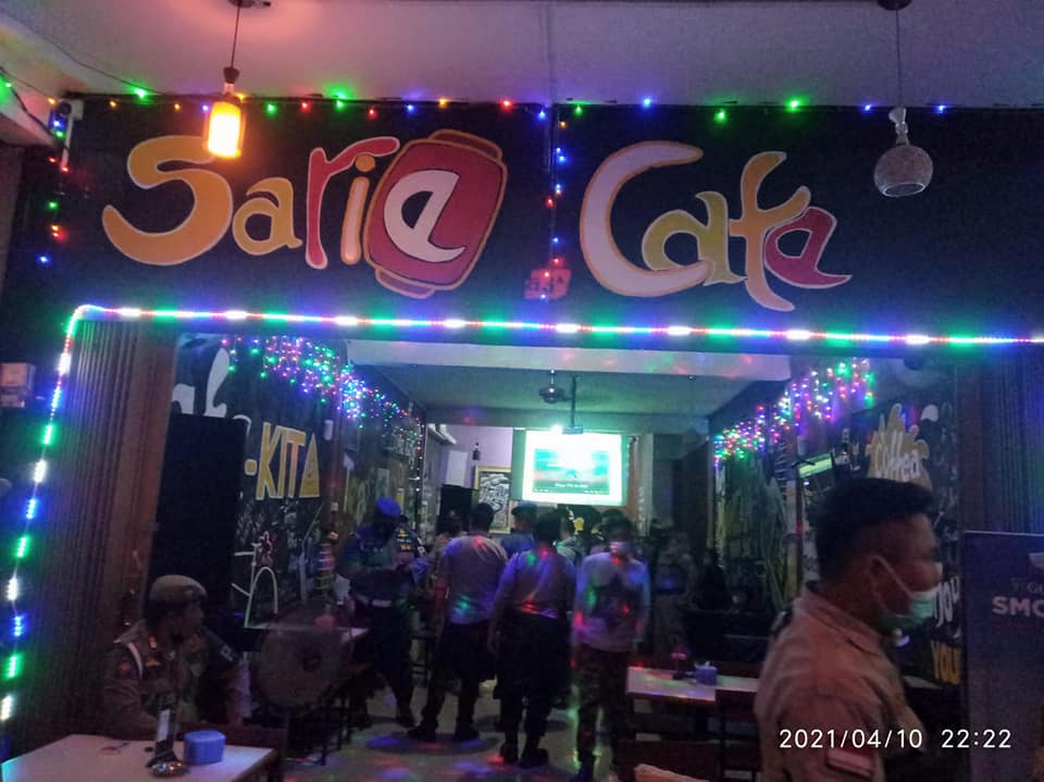 Cafe Penjual Mikol Dirazia Jelang Ramadan. (foto: mcb)