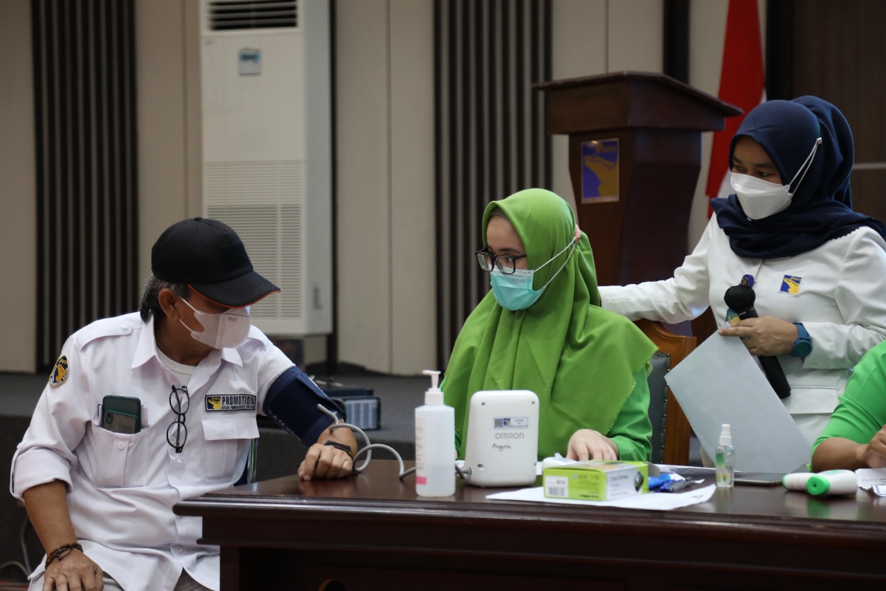 BP Batam Laksanakan Vaksinasi Covid-19 Tahap Dua Bagi Pegawai (foto : hms)