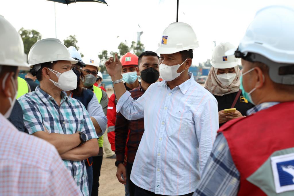 Dewan Pengawas BP Batam Bersama Kepala BP Batam Tinjau Proyek Pelabuhan Batu Ampar (foto : hms)