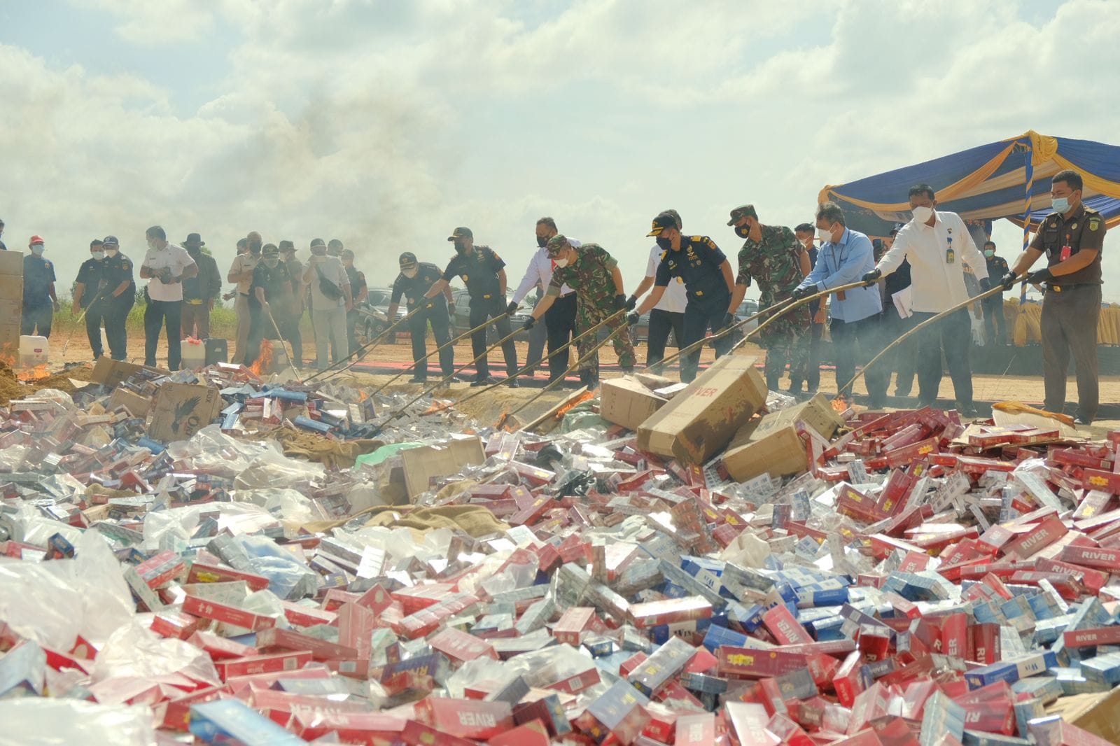 Bea Cukai Batam Kembali Musnahkan 66,78 Juta Batang Rokok Ilegal Batam (foto : hms)