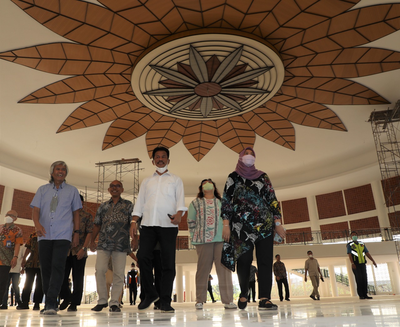 Segera Diresmikan, Kepala BP Batam Tinjau Langsung Kesiapan Pembangunan Masjid Tanjak (foto : hms)