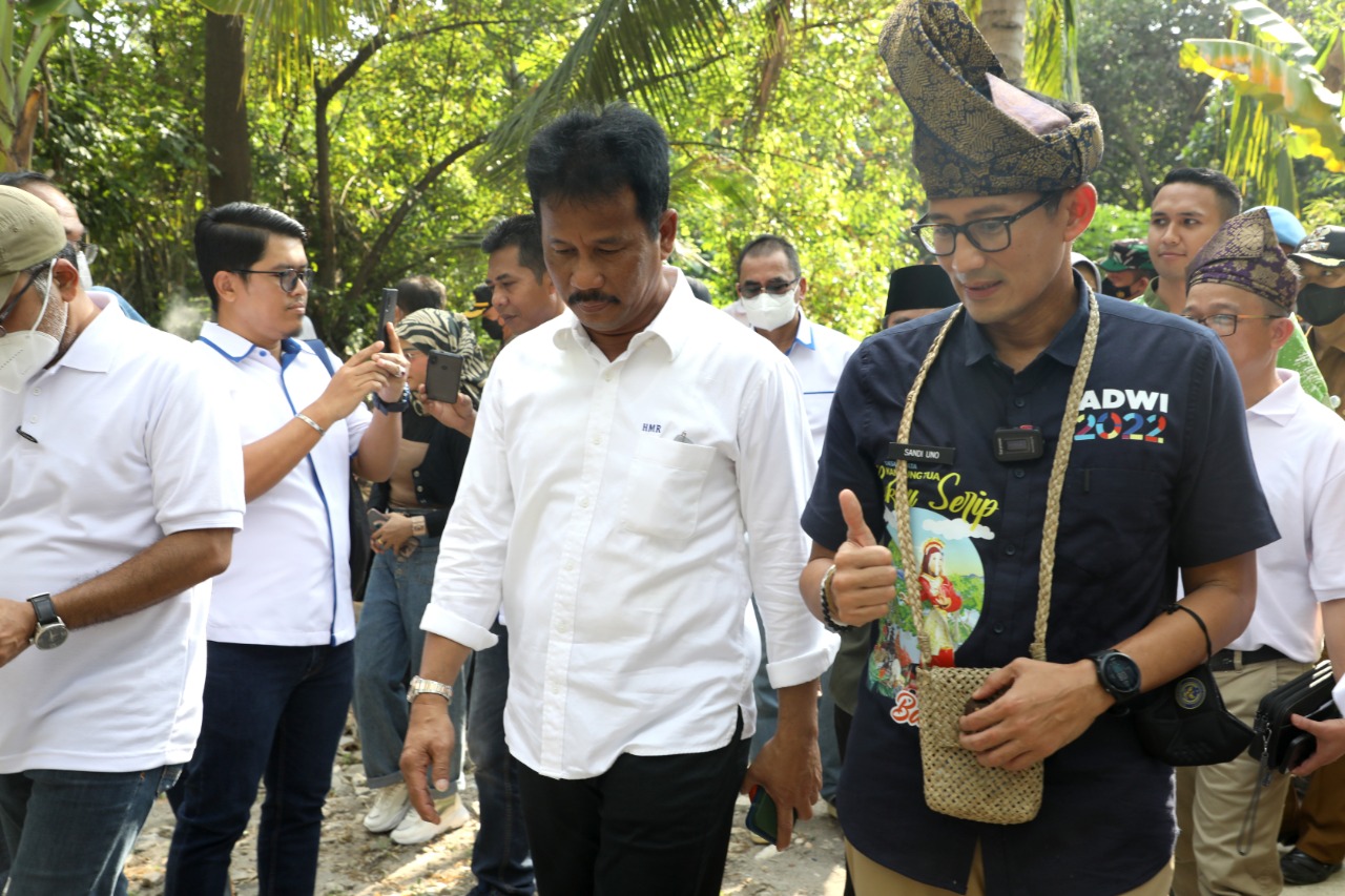 Bersama Menparekraf, Kepala BP Batam Kunjungi Desa Wisata Mangrove di Nongsa. (hms)