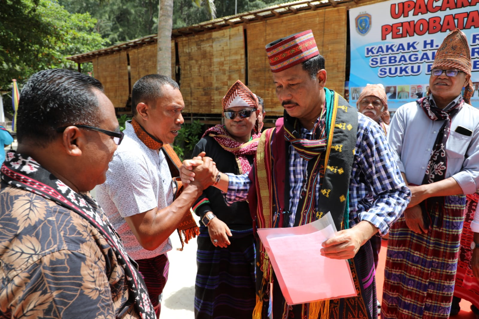 Apresiasi Kepemimpinan, Muhammad Rudi Dinobatkan Sebagai Keluarga Besar Flores (foto : hms)