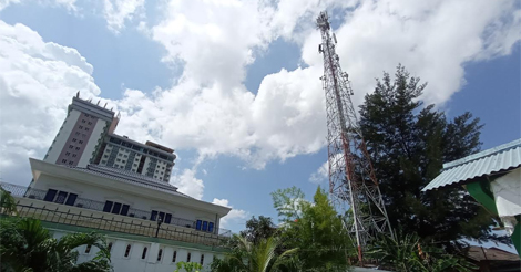 Tower milik PT Indosat yang berdiri di Perumahan Baloi Kusuma Indah. (Batamtoday)