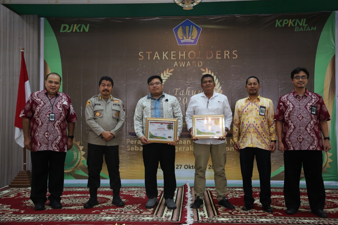 BP Batam Terima 4 Penghargaan Stakeholders Award KPKNL 2022 (Foto : hms)