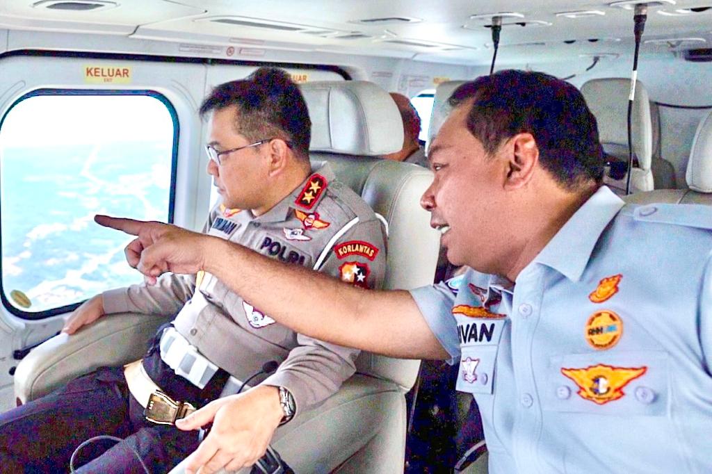 Direktur Utama Jasa Raharja Rivan A. Purwantono bersama Kakorlantas Polri Irjen. Pol. Firman Shantyabudi, kembali melakukan pengecekan kesiapan pengamanan Nataru. (hms)