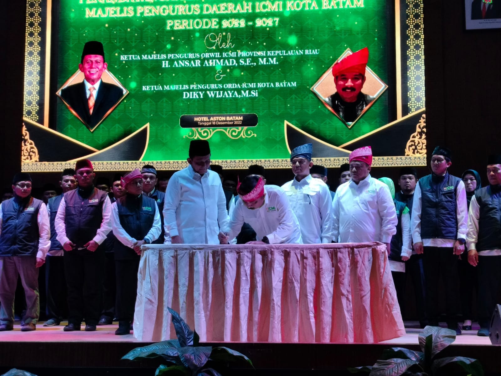 Gubernur Ansar Lantik Majelis Pengurus ICMI Orda Kota Batam. (Ahmad)