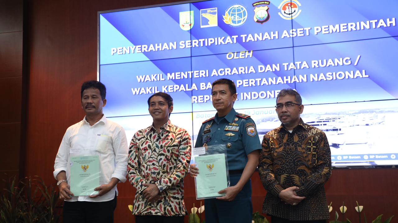 Terima Empat Sertifikat, BP Batam Pacu Pemanfaatan Lahan di Batam (Foto : hms)